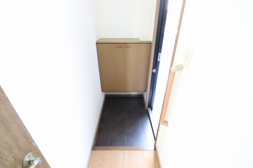 玄関 ロイヤルコート円座 C棟