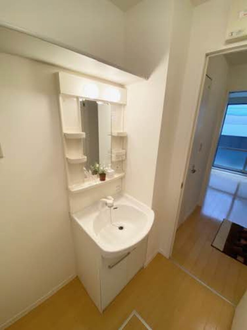  ルミエール松縄 B棟