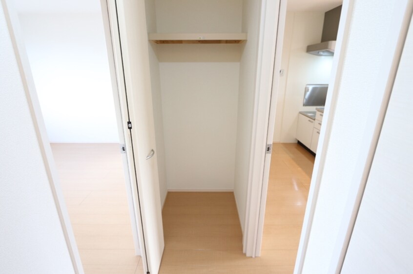 廊下物入 リジェール A棟