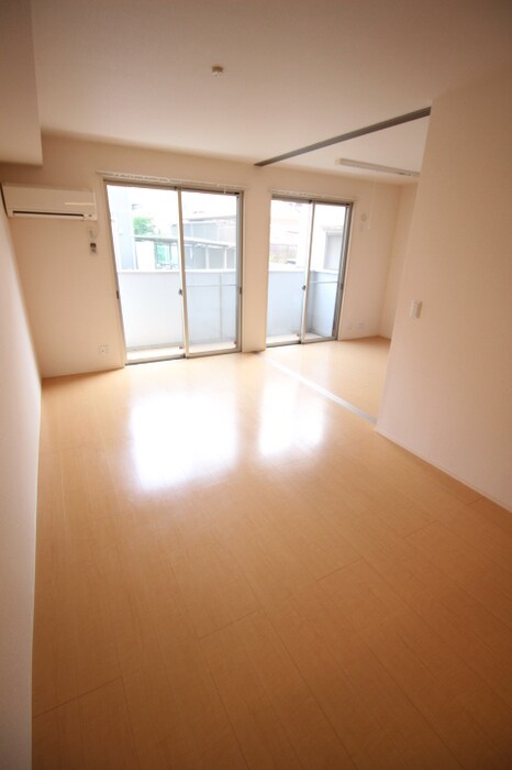 LDK（エアコン付） リーバス・E・イノセント B棟