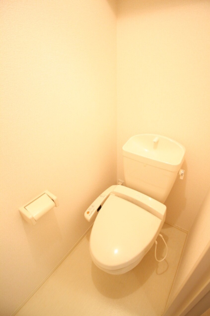 トイレ（温水洗浄暖房便座） リーバス・E・イノセント B棟