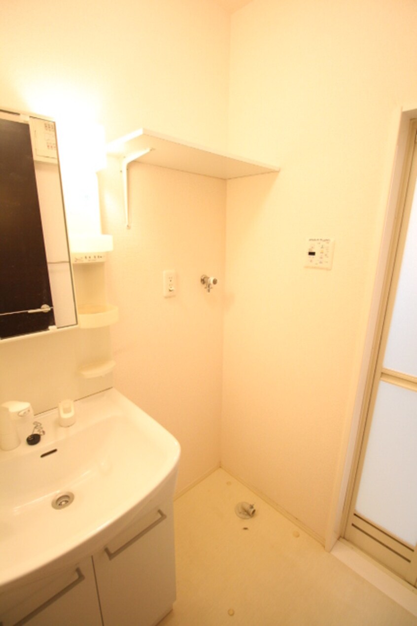 洗濯機置き場 リーバス・E・イノセント B棟