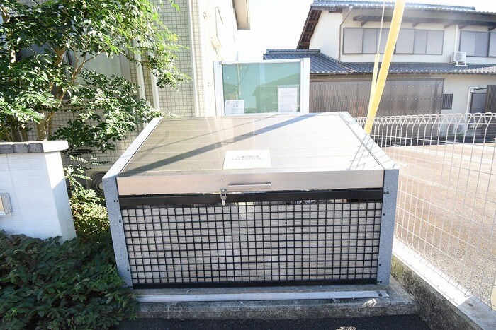 ごみ庫 リーバス・E・イノセント B棟