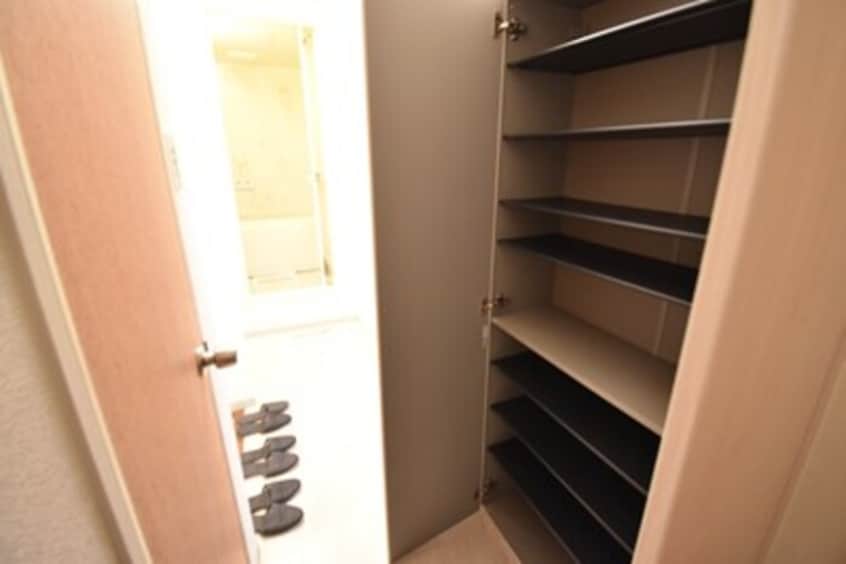 シューズボックス ウエストハイツ屋島 A棟