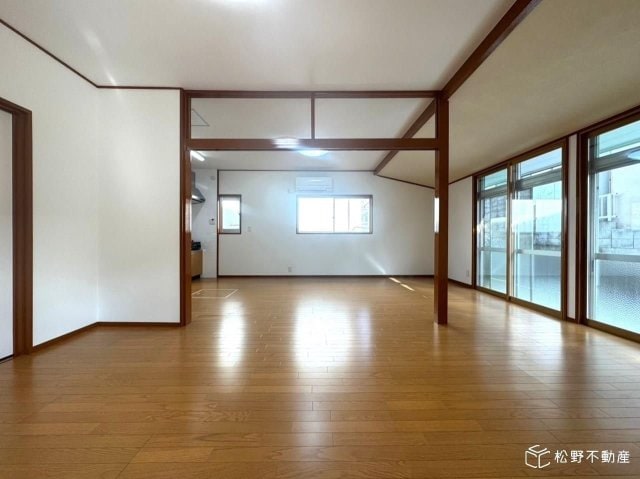  香川町川東上　一戸建て