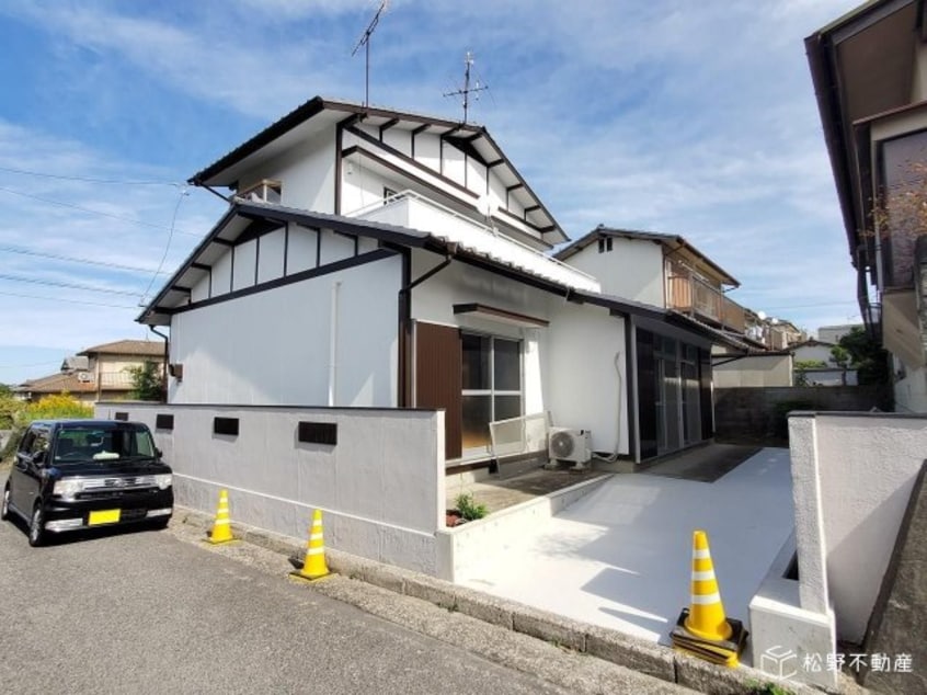  香川町川東上　一戸建て