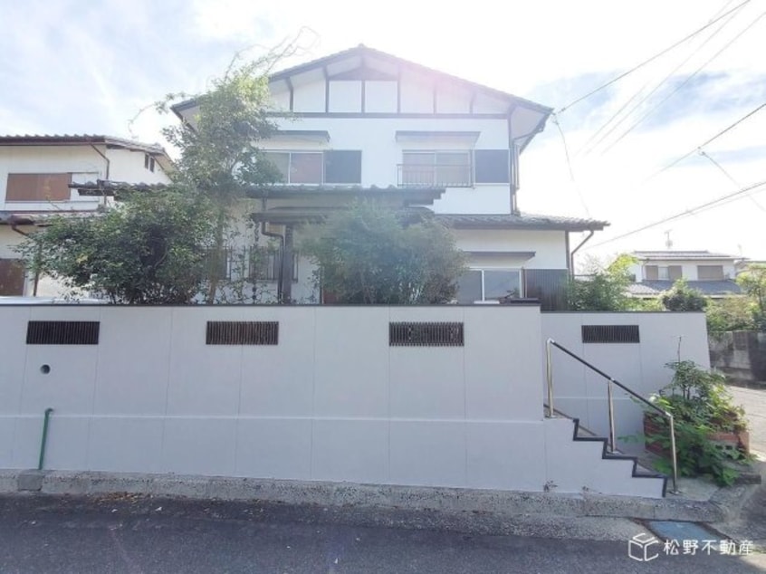  香川町川東上　一戸建て