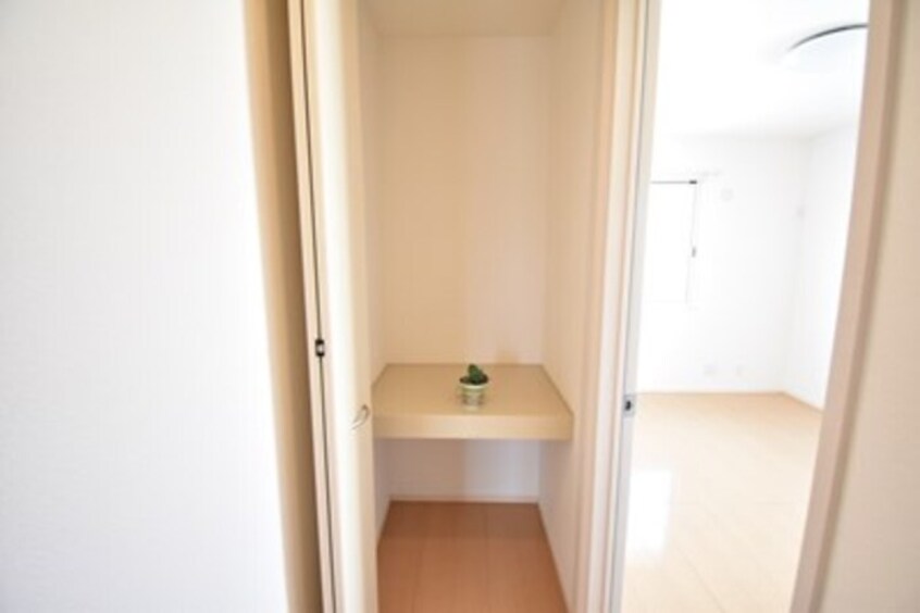 物入（廊下） ヴェルナーレ香西東