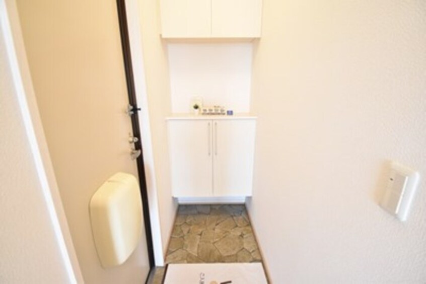 玄関 ヴェルナーレ香西東