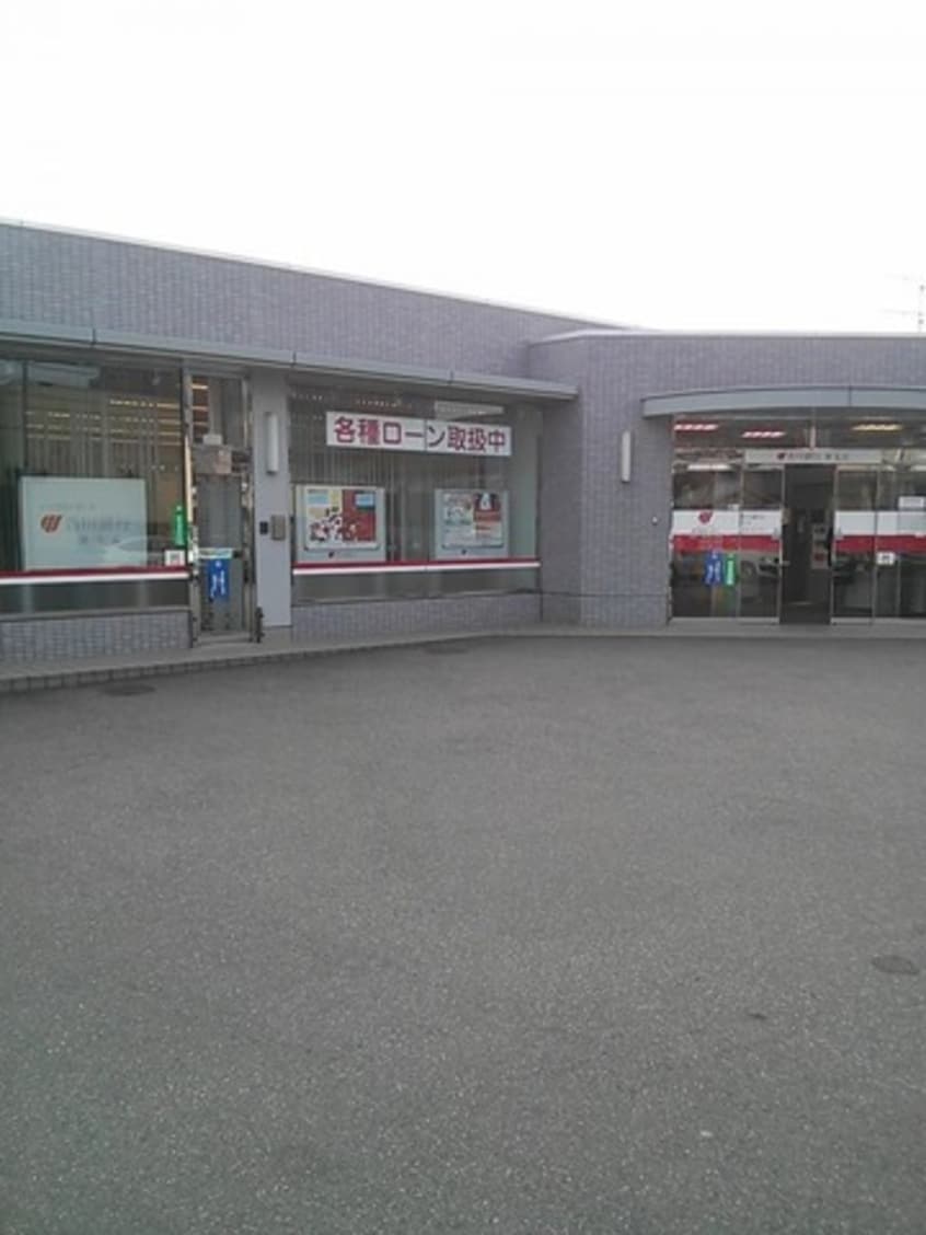 香川銀行東支店 0.4km ラフォーレ木太