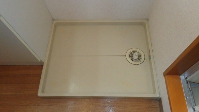 洗濯機置場 ロイヤルコーポ中川