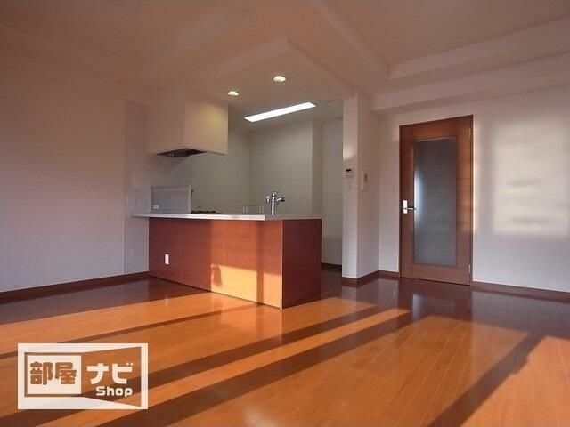  ロイヤルガーデン栗林公園前