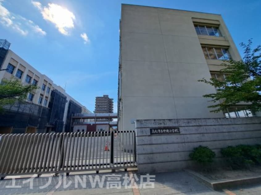 高松市立太田中学校(中学校/中等教育学校)まで870m クリスタルパレス