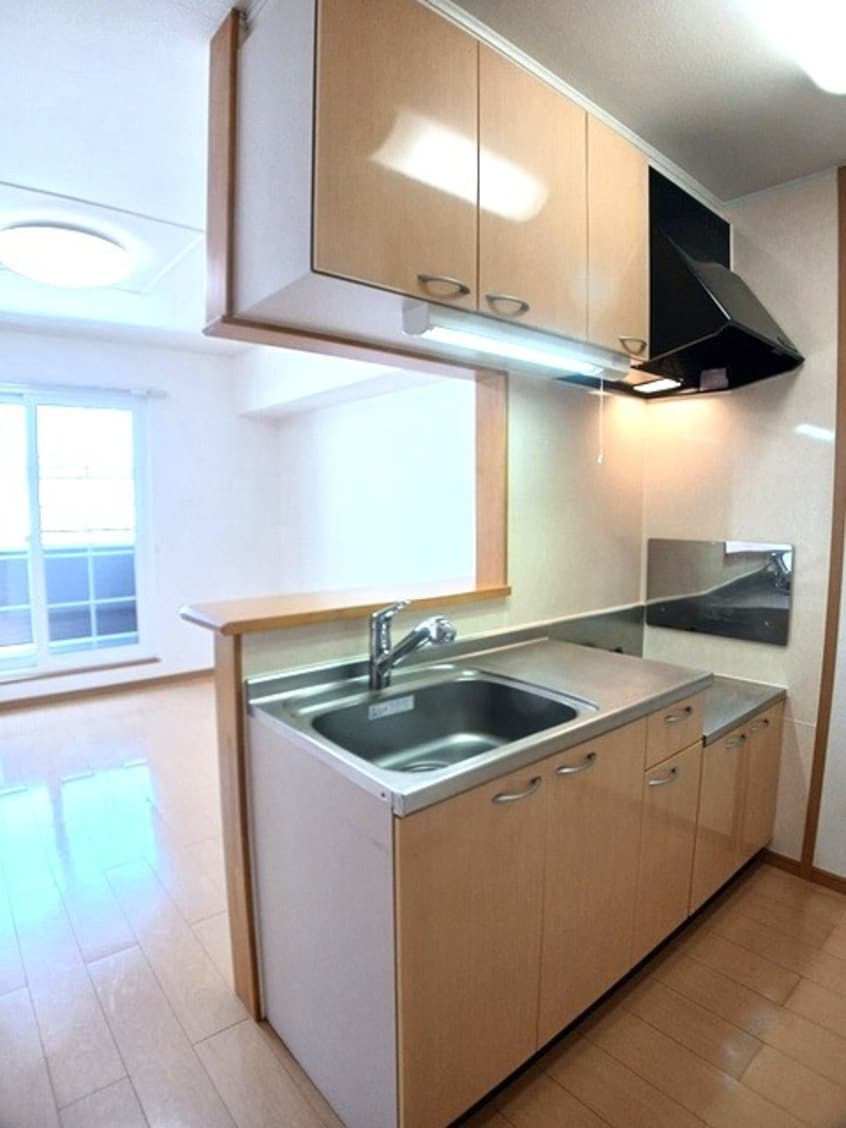 キッチン ＳＵＮ　ＳＱＵＡＲＥ新地　Ｂ