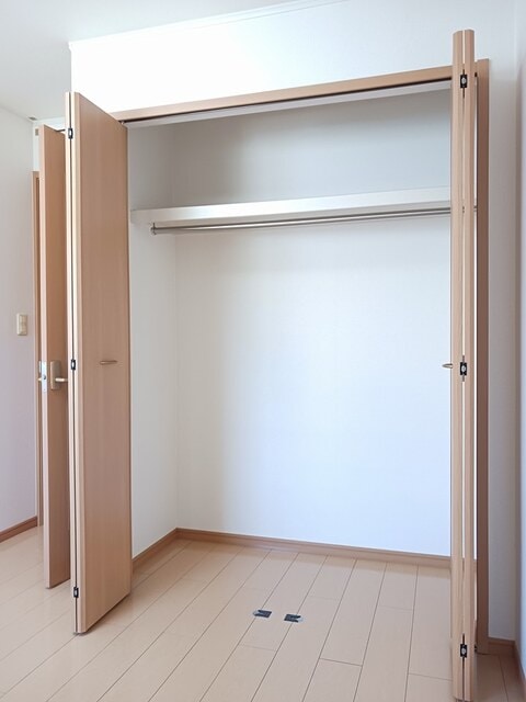 収納 ＳＵＮ　ＳＱＵＡＲＥ新地　Ｂ