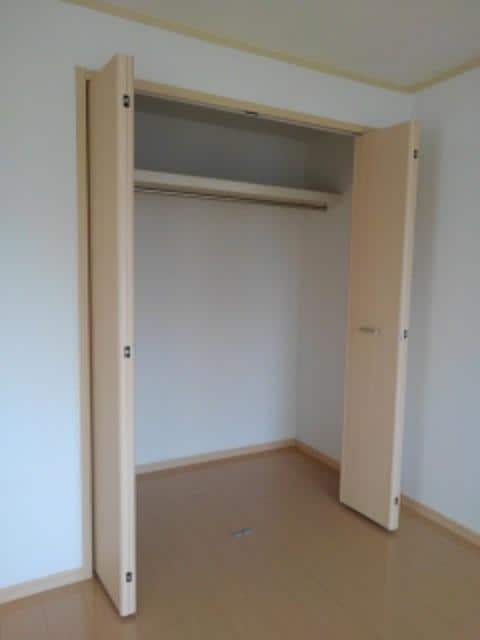 収納 エルディム六万寺