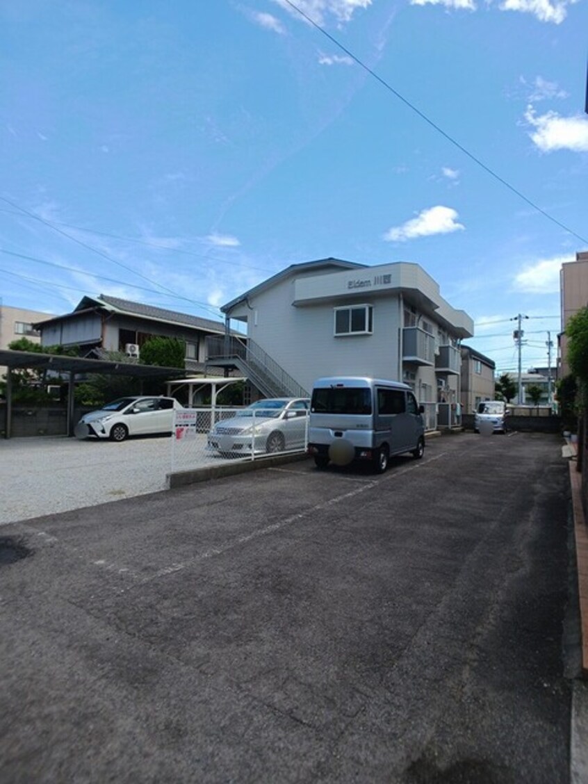 駐車場 エルディム川西