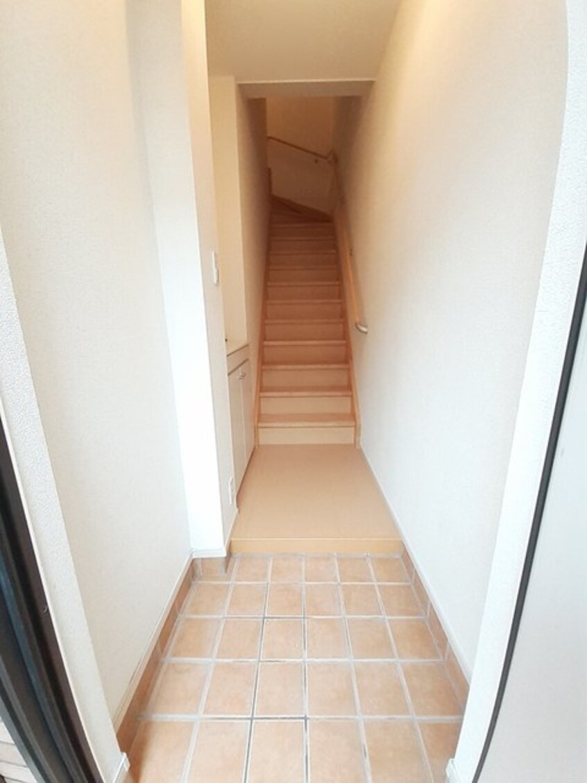 玄関 ナリッシュＬｅｅ　Ⅱ