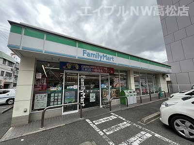 ファミリーマート 高松松島町店(コンビニ)まで549m なかよしマンション塩上