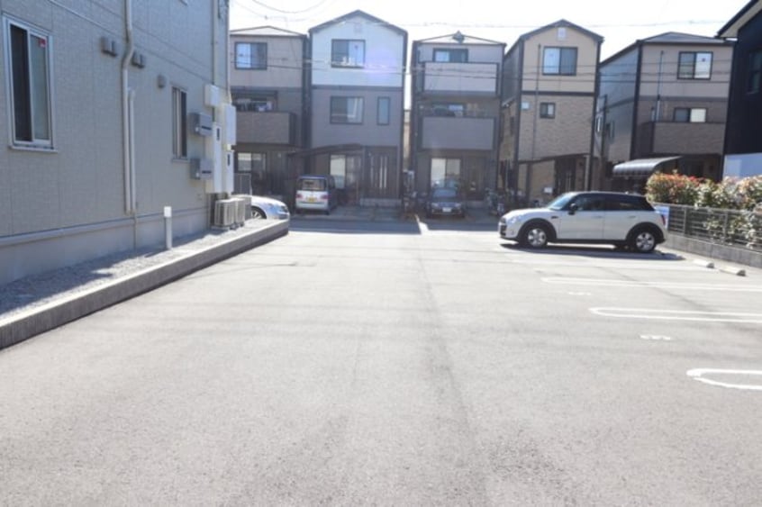 駐車場 アヴァンサール 仁