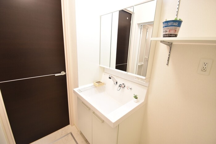 洗髪洗面化粧台・室内洗濯機置場 アヴァンサール 仁