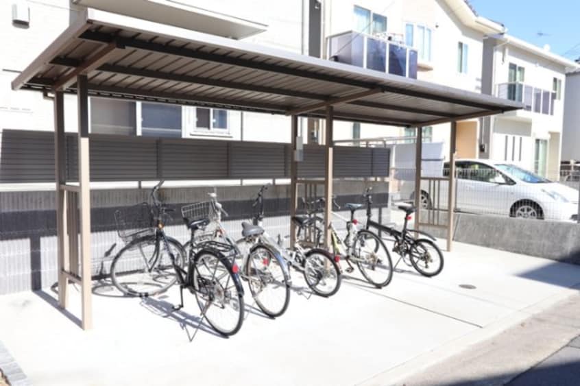 駐輪場 アヴァンサール 仁