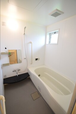 追い焚き機能付きユニットバス（一坪風呂＋窓付）