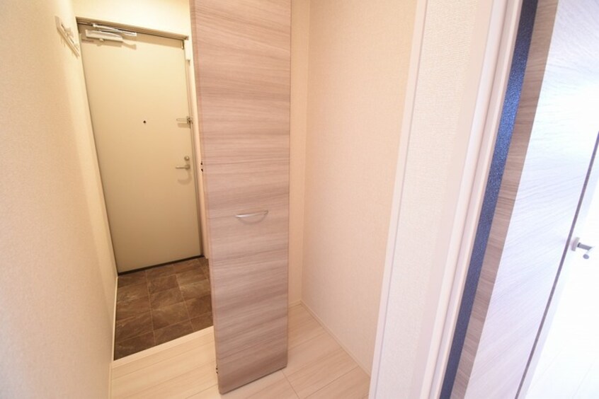 玄関横物入 モンレーヴ