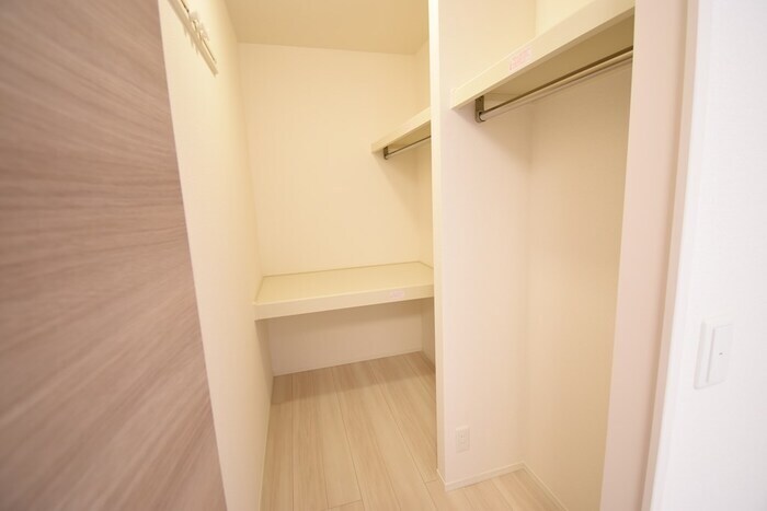 ウォークインクローゼット ナーブ屋島 B棟