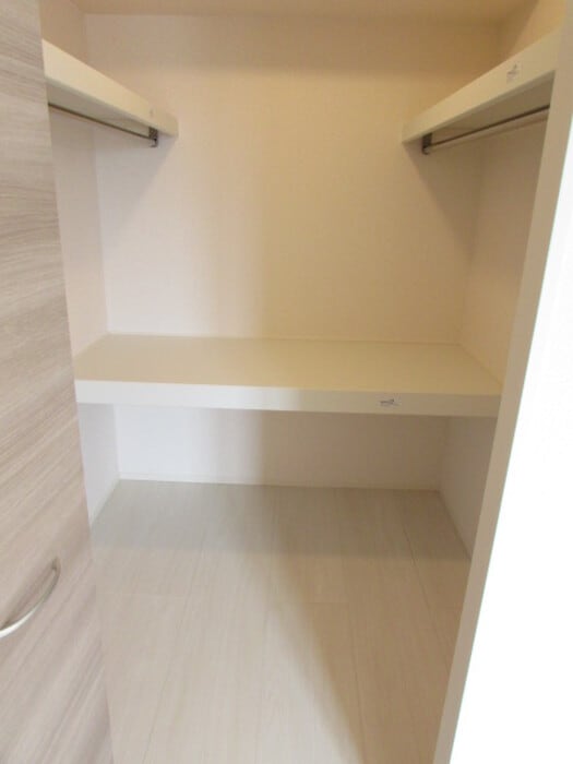 ウォークインクローゼット メゾンシャルム春日