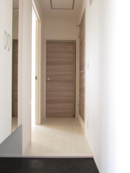 玄関 メゾンシャルム春日