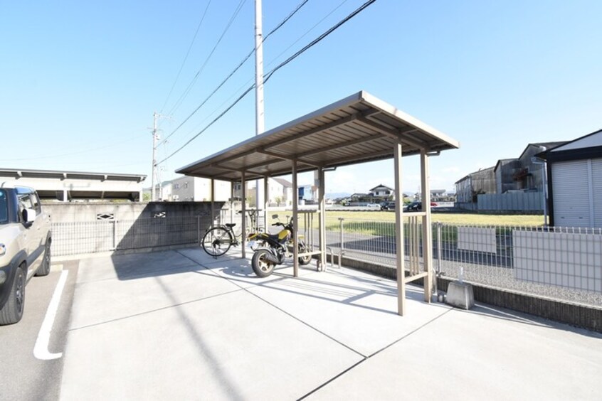 駐輪場 メゾンシャルム春日