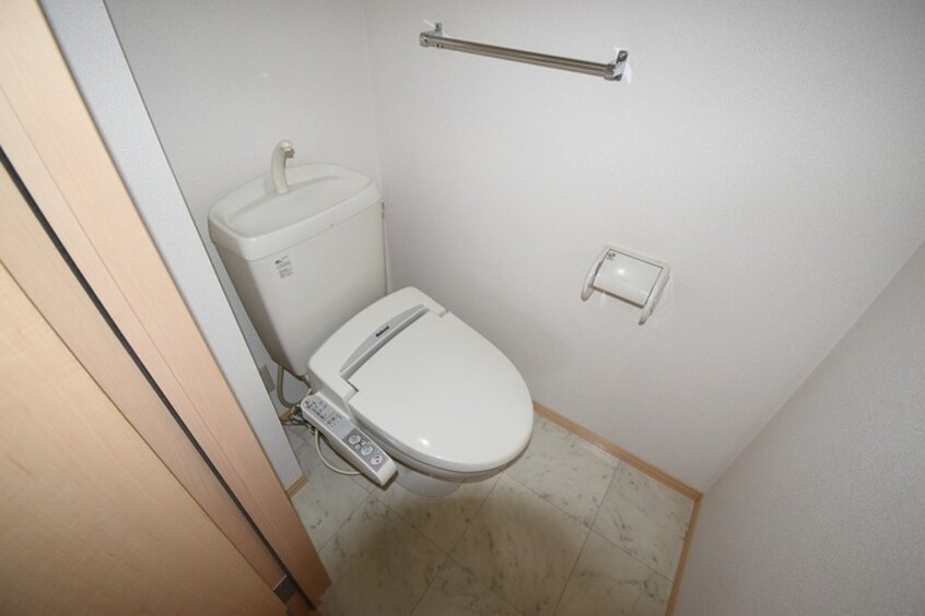 温水洗浄暖房便座 セジュール六条 B棟