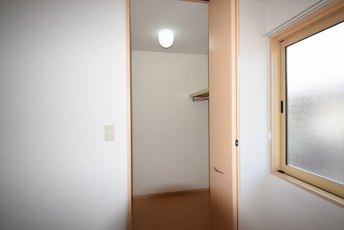 ウォークインクローゼット セジュール六条 B棟