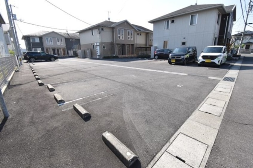 駐車場 リーバス・E・イノセント A棟