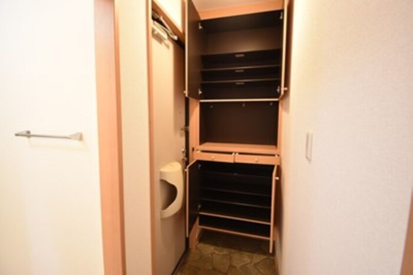 シューズボックス Ｔ’ｓスクエア D棟