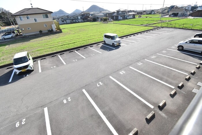 駐車場 カメリアハイツ B棟