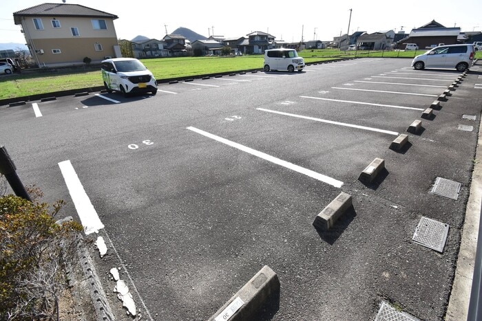 駐車場 カメリアハイツ B棟