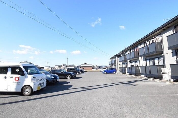 駐車場 カメリアハイツ B棟