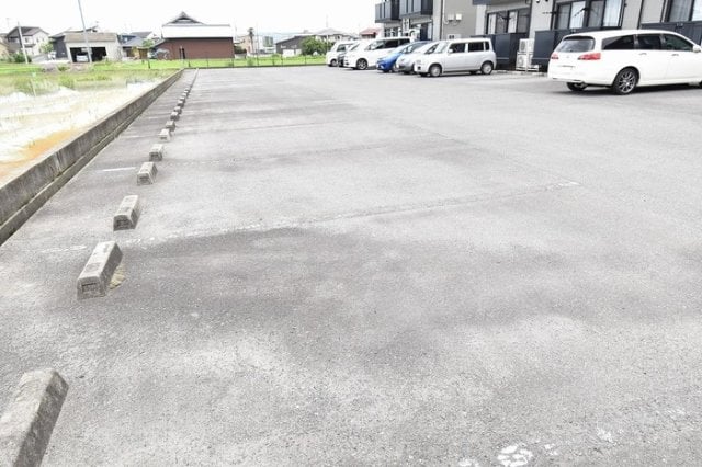 駐車場 カメリアハイツ B棟