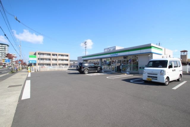 ファミリーマート高松伏石町店（358ｍ） ルコネッサンス