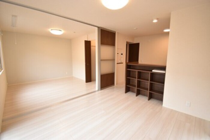 ＬＤＫ１０．９帖～洋室６．１帖 ルピナス A棟