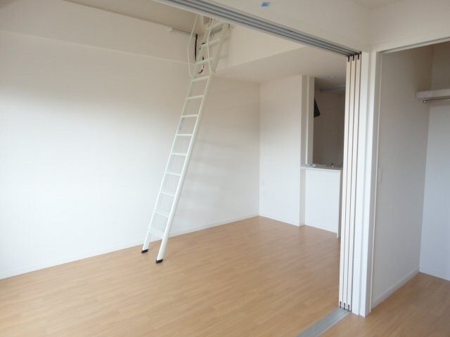 リビング プティスール空港通り