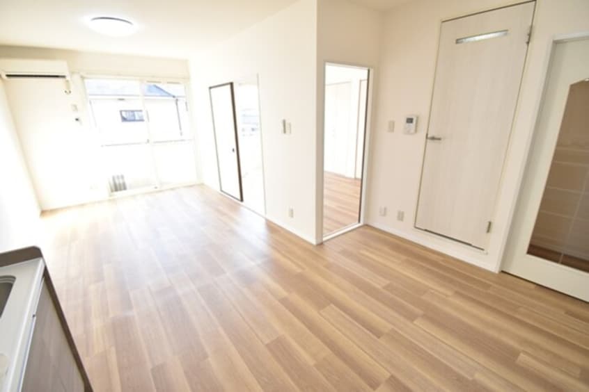 ＬＤＫ１２帖～南洋室６帖 サンタウン円座 E棟