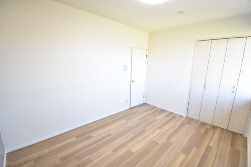 北洋室６帖 サンタウン円座 E棟