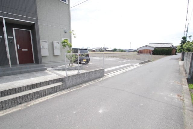 前面道路＆敷地入口 サント カンパーニュ