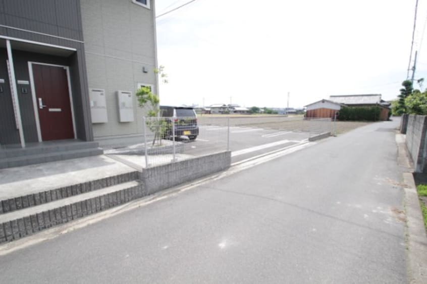 前面道路＆敷地入口 サント カンパーニュ