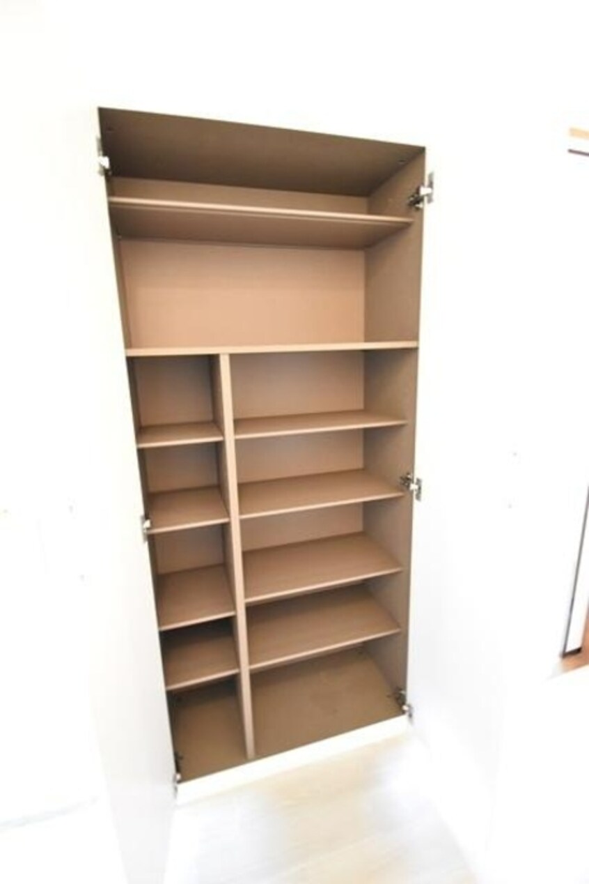 シューズボックス ハイツアベニール A棟