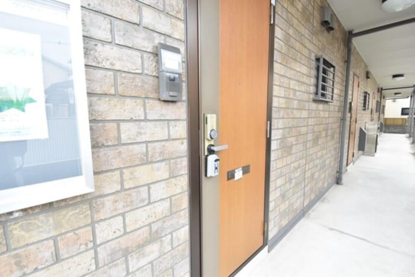 玄関 ベルタ松縄