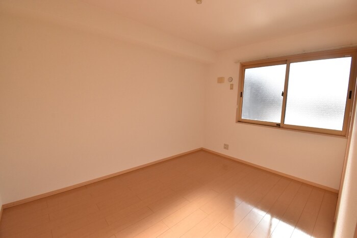 南西洋室６帖 メゾンシャルム木太 B棟